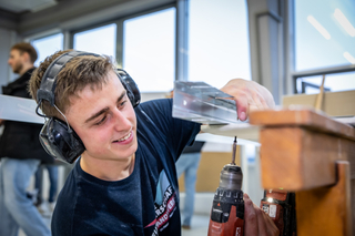 Deutscher Meister im Wettbewerb der Stuckateure wurde Niko Greminger aus Baden-Württemberg
