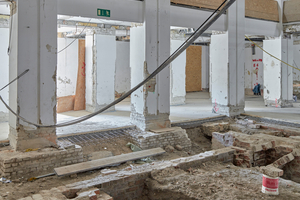  Die ehemalige Kassenhalle der Sparkasse ist nun das Foyer zwischen Haupteingang und Atrium 