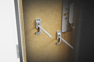  Schritt 5: Die Zarge wird in die vorbereitete Wandöffnung eingehängt  