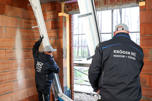  Einstellen des bodentiefen Fensters 