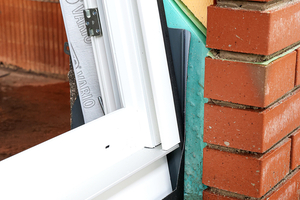  Einstellen des bodentiefen Fensters in die Fensterecke 