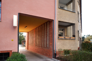  Die Klinkerflächen in den Durchfahrten zum Innenhof wurden erhalten und nur stellenweise ausgebessert 