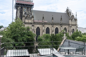  „Modular Skylights“ in der Ausführung als Sattel-Lichtband dienen der Belichtung des Treppenhauses und sind zudem als Rauch- und Wärmeabzugsanlage zugelassen 