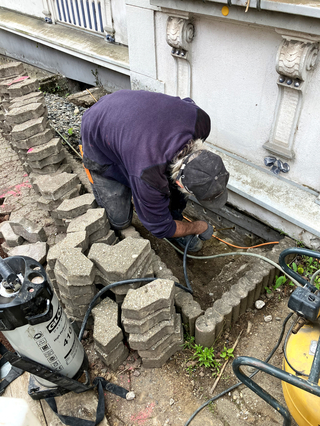 Herstellung der Horizontalabdichtung im Sockelbereich mit der ?Silancreme Kiesol C+?