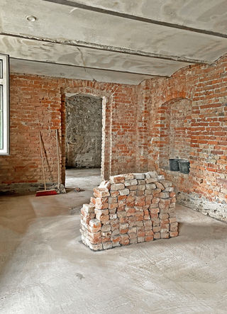 Nach dem Sandstrahlen zeigt sich der freigelegte, gereinigte Ziegel ? eine ideale Basis für die anschließende Abdichtung mit ?MB 2K?