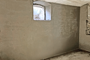  Vor dem Auftrag der Reaktivabdichtung ?MB 2K? wurden die Wände entsprechend mit  ?SP Levell? egalisiert  