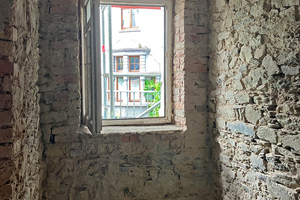  Nach dem Sandstrahlen zeigt sich der freigelegte, gereinigte Ziegel ? eine ideale Basis für die anschließende Abdichtung mit ?MB 2K? 