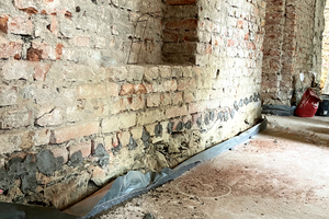  Zusätzliches Einbringen von ?Kiesol C+? von der Innenseite (aufgrund der Mauerwerksdicke) 