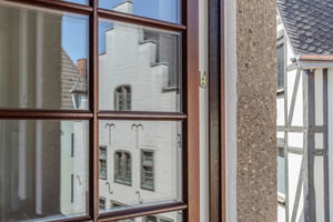  Die neuen Holzfenster wurden streng nach historischem Vorbild an gleicher Position eingebaut 