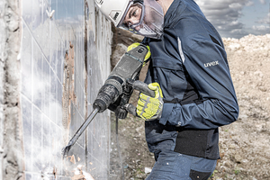  Die Schutzbrille „uvex hypervision“ ist ein flexibles System aus Vollsichtbrille und Gesichtsschutz 