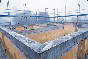  Ausführung der Ringbalken in Ortbeton auf den Außenwänden auf einer KS-Schicht, Ringbalken Innenwände aus KS-U-Schalen mit Ortbetonergänzung 