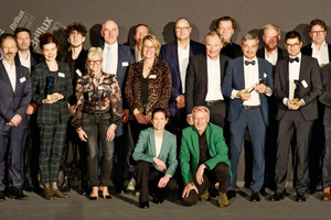  Im festlichen Ambiente des LWL-Museums für Kunst und Kultur in Münster feierten die Preis-träger/-innen des Brillux Design Awards 2025 ihre herausragenden Gestaltungen 