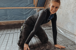  Mit dem „Klebeband“ wird der Folienüberstand abgeklebt 