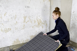  Die „Rock“-Mineralfaserplatten werden Stoß an Stoß verlegt 