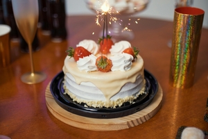  Bei persönlichen Anlässen wie Geburtstag, Hochzeit oder Jubiläum sind steuerfreie Aufmerksamkeiten biszu 60 Euro möglich 