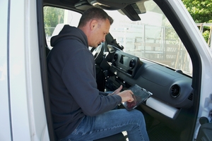  Auch unterwegs auf dem Tablet kann er alle Baustellen digital verwalten 