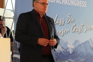  Die neuen Farbtrend brachte Markus Frentrop, Leiter RAL Farben bei der RAL gGmbh in Bonn, mit 