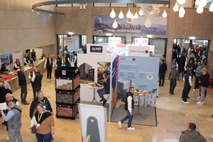  Eine Fachausstellung im Foyer des Oberstdorf-Hauses 