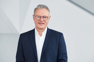 Robert Schuster ist Messeleiter der Messe Dach und Holz 2026