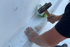  Die Verbundbleche wurden auf dem Beton mit Hammerschlagnieten befestigt, hier im Bereich der  Stehstufen  