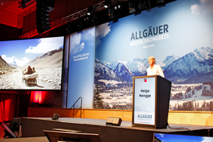  Aufreibende Tour: Extrembergsteigerin Helga Hengge nahm das Publikum mit auf den Mount Everest 