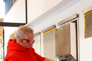  Hier wird das Aufbringen einer Armierungsputzlage am Sockel mit „Multi-Sockel Base 520“ gezeigt 