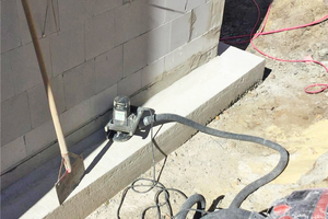  Zementschlämme und Mörtelreste müssen entfernt werden, bevor die Grundierung aufgetragen wird 