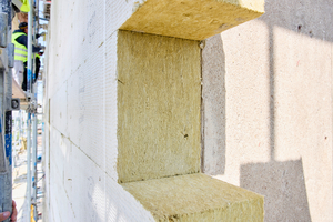  „Coverrock X-2“ Putzträgerplatten (hier in 260 mm) sind in Dicken von 80 bis 300 mm lieferbar. Es entsteht eine Fassadendämmung von 400 mm durch eine zweilagige Verarbeitung 