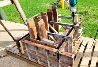 Schalung für Ofenverkleidung in Stampflehmbauweise