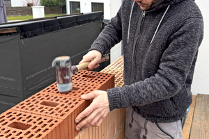  Flexibel dank modularer Bauweise: Bei seiner täglichen Arbeit setzt Baumgärtner auf den ?Simplex?-Schonhammer in unterschiedlichen Varianten 