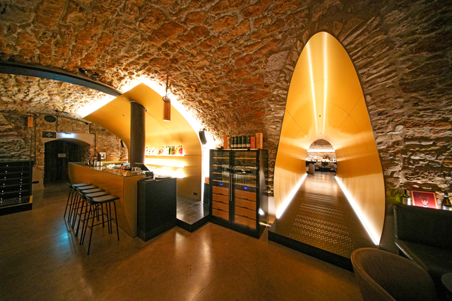 Die Stahlscheune mit den Stahlstegen dient dem Hotel 1280 Die Krone in Geisingen als barrierefreie Erschließung und ist Teil des Brandschutzkonzeptes