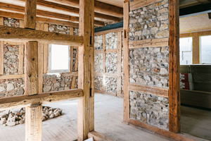  Fast zwei Jahre hat es gedauert, die bestehenden Bruchsteinwände neu zu verfugen 