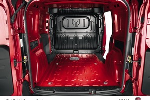  3,4 m3 Ladevolumen bietet der Fiat Doblo Kastenwagen mit kurzem Radstand und Flachdach; in der Maxi-Version sind sogar bis zu 4,6 m3 möglich 