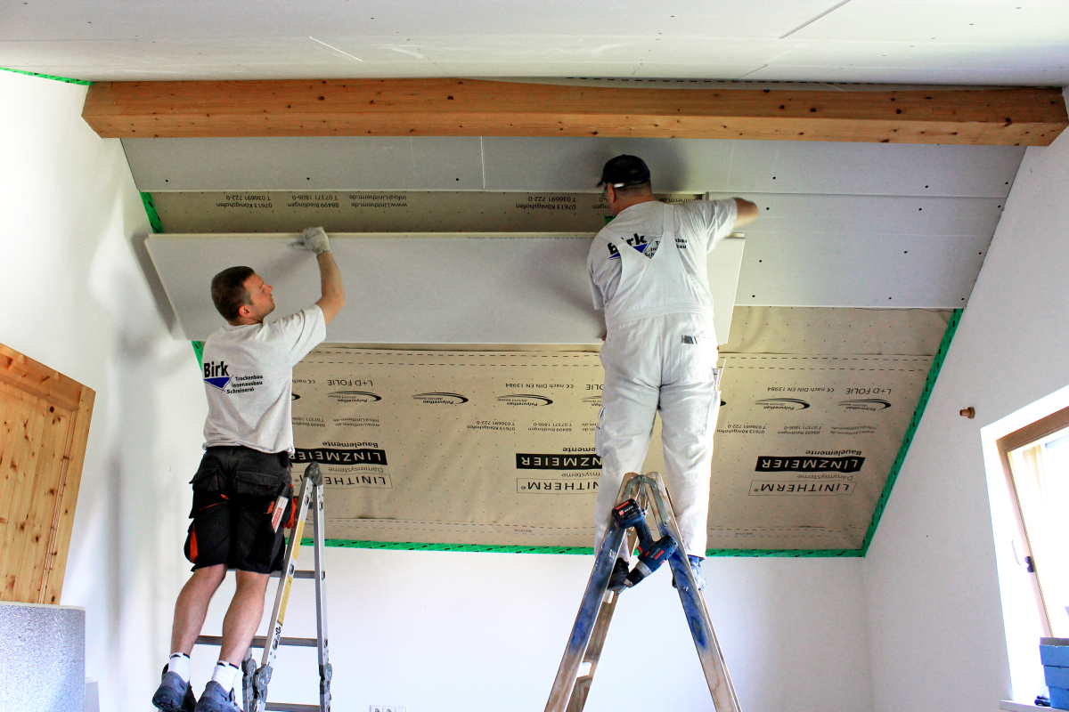 Anbringung der Dämmplatten ?Linitherm PAL GK? mit aufkaschierter Gipskartonplatte