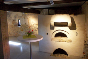  Der Backofen vor (links) und nach der Restaurierung (rechts) 