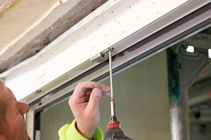  Bei einzelnen Einbausituationen war noch eine Direktbefestigung mit Rahmenschraube möglich 