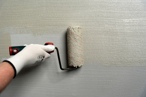  Erster Lasurauftrag von ?Creativ Lucento 83? mit der Polyamid-Farbwalze 