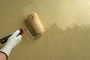  Erster Lasurauftrag mit ?Creativ Lucento 83? mit der Polyamid-Farbwalze 