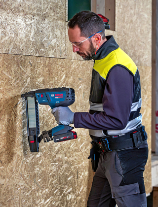 Der Akku-Klammerer ?Expert EXTH18V-50M? bietet volle Druckluft-Leistung ohne Kompressoren und Kartuschen