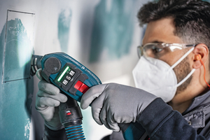  Ausschnitt in einer Trockenbauwand mit dem oszillierenden 18V-Multifunktionswerkzeug ?Expert EXOP18V 40? 