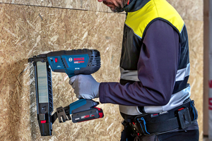  Der Akku-Klammerer ?Expert EXTH18V-50M? bietet volle Druckluft-Leistung ohne Kompressoren und Kartuschen 