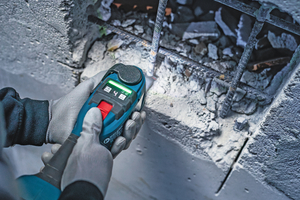  Durchtrennen einer Stahlbewehrung mit dem oszillierenden 18V-Multifunktionswerkzeug 