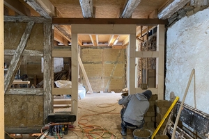  Nach so vielen Jahren des Leerstandes musste das Fachwerk im Gebäude saniert und teilweise ergänzt werden 