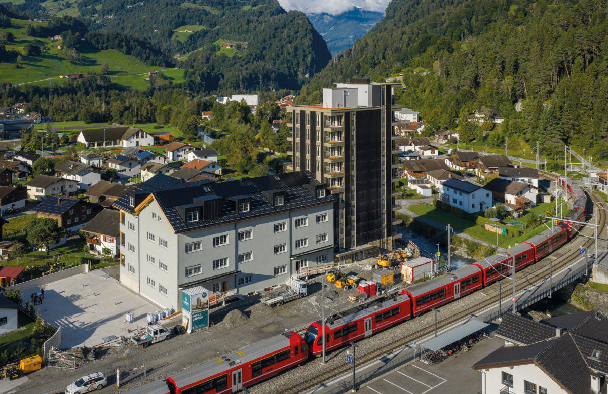 Die gleiche Perspektive auf die Gebäude kurz vor der Einweihung im September 2025