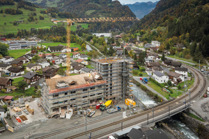  Parallel zum Neubau des Turms wurde das Hauptgebäude saniert, umgebaut und auf der Südseite erweitert 