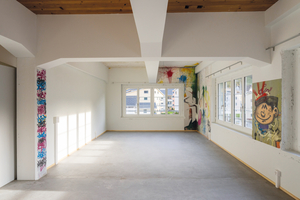  Blick in den Hauptraum einer Wohnung nach dem Umbau des Hauptbaus 