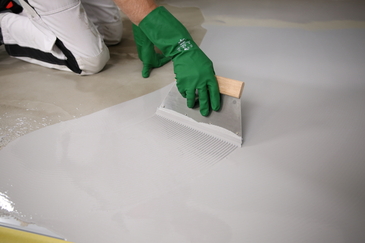 Schritt 2: Verlaufsspachtelung mit demselben Produkt in Kombination mit „Floortec Basecon Ad 826“