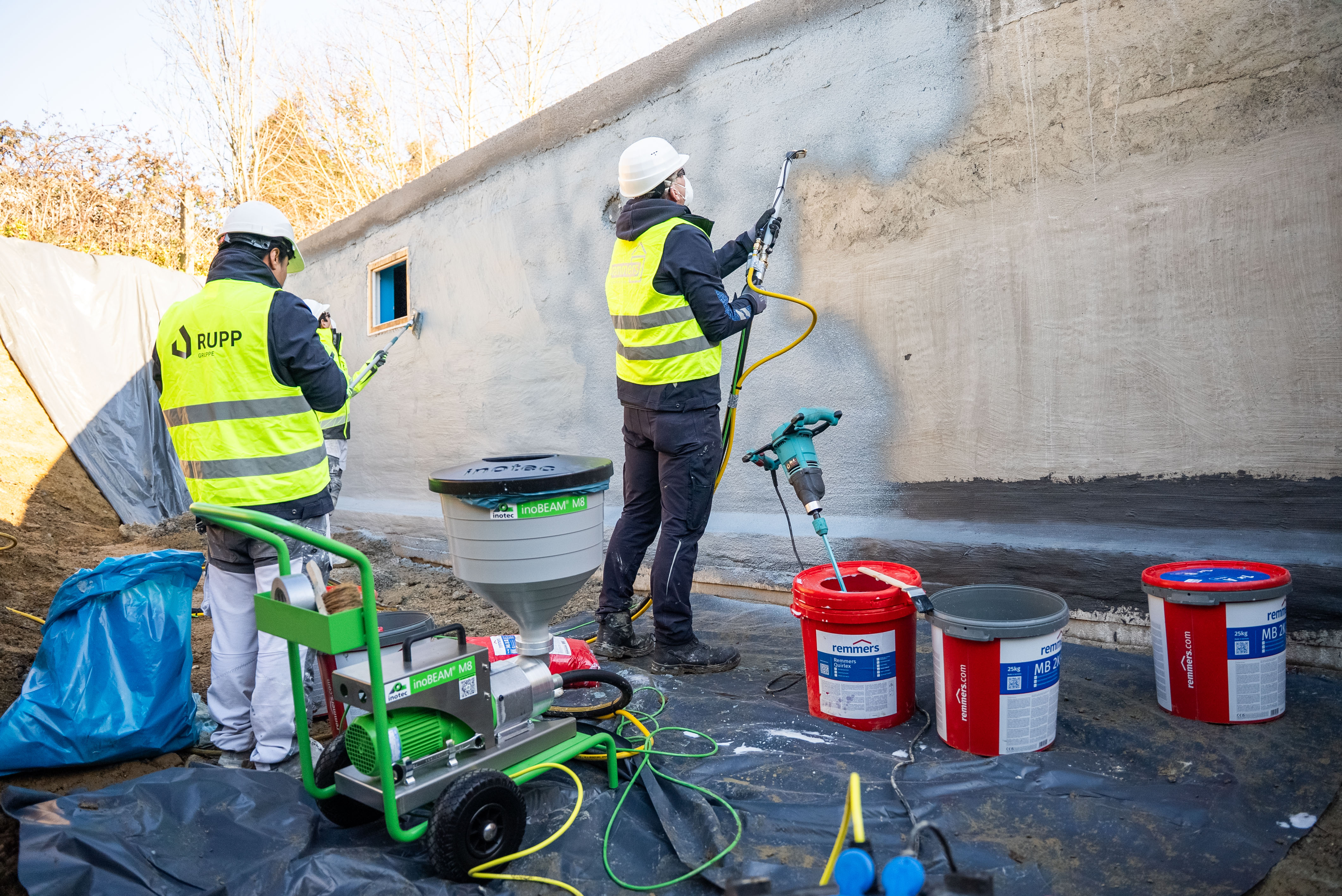 Remmers brachte seine langjährige Erfahrung in bauchemischen Produkten und reaktiver Bauwerksabdichtung ein