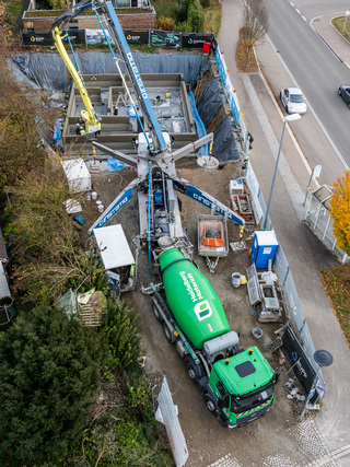 Erstmals weltweit wird ein Keller in Weißenhorn im mobilen 3D-Betondruckverfahren direkt auf der Baustelle gedruckt
