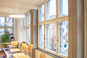  Durch zurückhaltende Eingriffe und neue Verglasungskonzepte wurde die ursprüngliche Raumqualität gestärkt und natürliches Licht neu inszeniert 